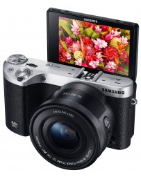 Samsung Electronics NX500 28 MP Wireless Smart Compact System Camera with Included Kit Lens (Black) - Envío Gratuito