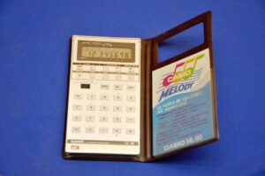 Cómo usar una calculadora de horas trabajadas para tu nómina 1 calculadora digital con reloj y trabajo oficina