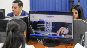Cómo Generar Factura Electrónica SAT Fácil y Rápido en México 6 computadora con factura electronica mexicana digital