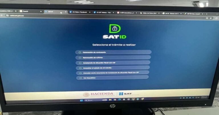 computadora mostrando pagina web del sat mexico
