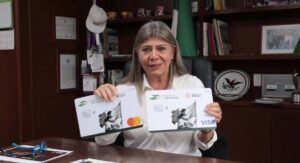 Qué Documentos Necesito Para Declarar Mis Impuestos en México 1 documentos fiscales mexicanos sobre escritorio ordenados