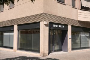 Cuál Es la Diferencia Entre Domicilio Social y Fiscal 3 edificio corporativo con senalizacion legal