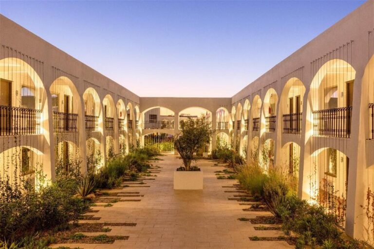 Cómo Agendar Citas SAT en CD Juárez de Forma Rápida y Segura 2 edificio sat cd juarez entrada moderna