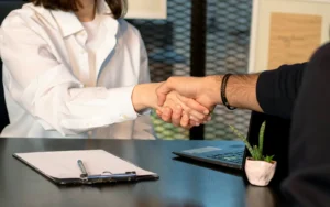 Tengo derecho a finiquito si no cuento con contrato laboral 9 mano recibiendo dinero contrato laboral intangible