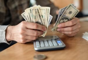 Cuánto es lo correspondiente al aguinaldo y cómo se calcula 7 manos contando billetes con calculadora simple