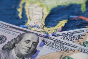 mapa de mexico con monedas y billetes