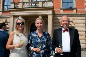 oficina del sat con contribuyentes atendidos