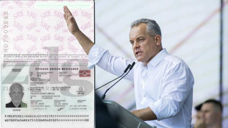 Qué Documentos Necesito Llevar Para Sacar Mi RFC En México 2 persona mostrando documentos oficiales mexicanos