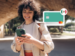 persona pagando impuestos con tarjeta credito mexico