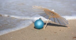 playa con sombrilla y reloj de arena