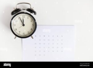 Cuántos Días de Vacaciones Corresponden Según la Antigüedad Laboral 1 reloj calendario con dias marcados y trabajo