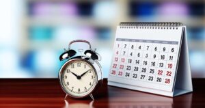reloj y calendario con horas laborales