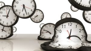 Después de Cuánto Tiempo Te Eliminan del Buró de Crédito 9 reloj y reporte financiero borrandose lentamente